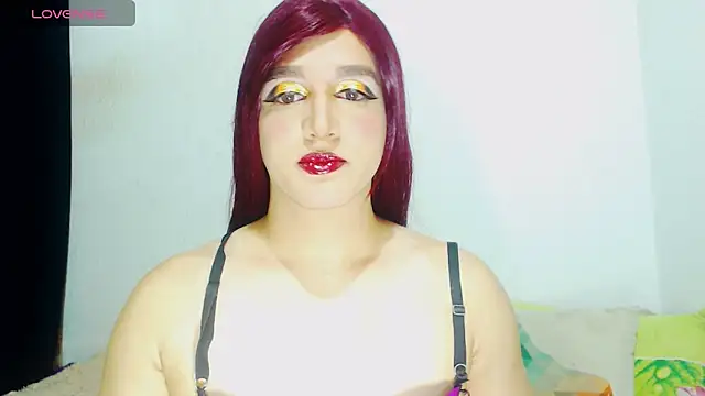 Snapshot of alexandrasexy32 chatting on 06/14/26, 02:35 alexandrasexy32 online show from 06/14/26, 02:35