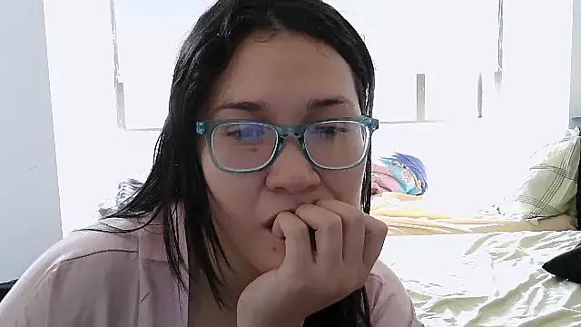 luxandracon23 online show from 10/16/25, 01:45