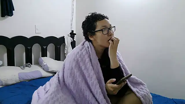 luxandracon23 online show from 03/24/26, 01:05