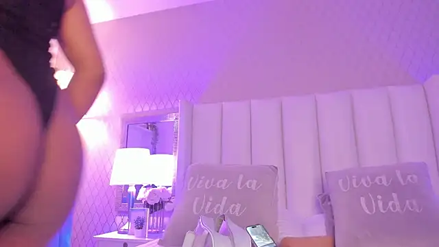 SophiaSmiiths  online show from 12/17/25, 10:05