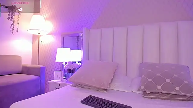 SophiaSmiiths  online show from 02/23/26, 09:12