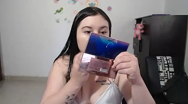 Snapshot of allison_11p chatting on 01/16/25, 01:04 allison 11p online show from 01/16/25, 01:04