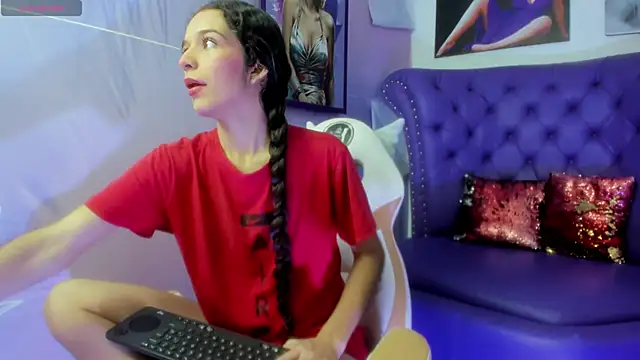 ariana  sweet  online show from 11/29/25, 11:35