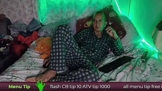 Snapshot of yazforeSolo chatting on 03/17/25, 03:14 yazforeSolo online show from 03/17/25, 03:14