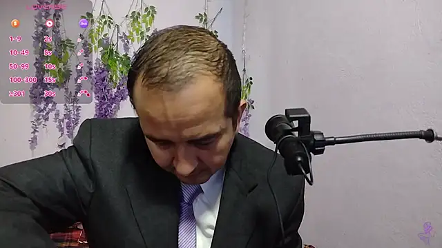 Snapshot of yazforeSolo chatting on 09/25/25, 01:04 yazforeSolo online show from 09/25/25, 01:04