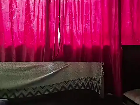 Snapshot of yazforeSolo chatting on 09/30/25, 02:11 yazforeSolo online show from 09/30/25, 02:11