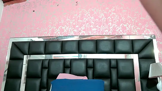 Sofia martiin online show from 10/18/25, 03:09