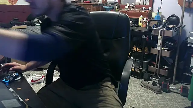 ScubaStevex online show from 11/02/25, 04:20