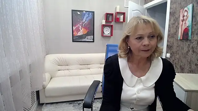 Milla Cutie18 online show from 01/28/25, 08:47