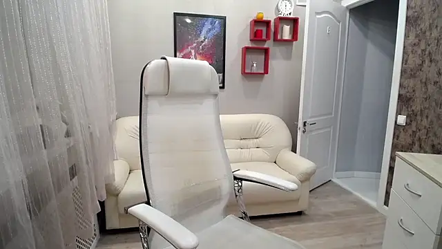 Milla Cutie18 online show from 12/05/25, 06:44