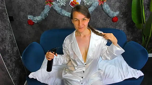 Lillian White online show from 01/14/25, 04:04