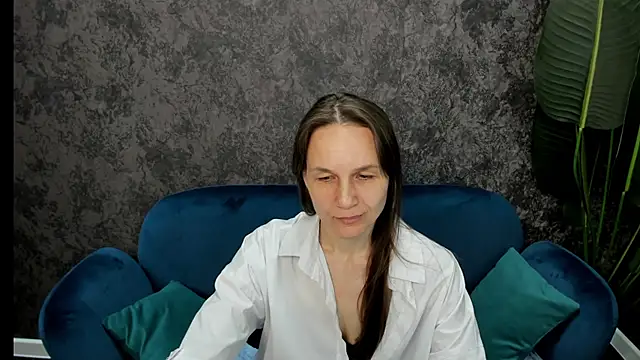 Lillian White online show from 03/06/25, 11:03