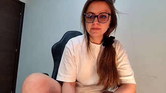 Snapshot of Eelleen chatting on 05/26/26, 12:12 Eelleen online show from 05/26/26, 12:12