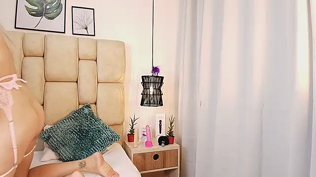 AdharaSmithh online show from 02/25/25, 12:36