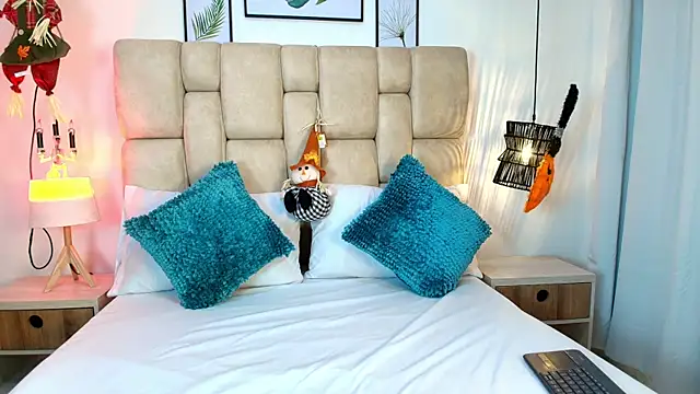 AdharaSmithh online show from 10/29/25, 07:48