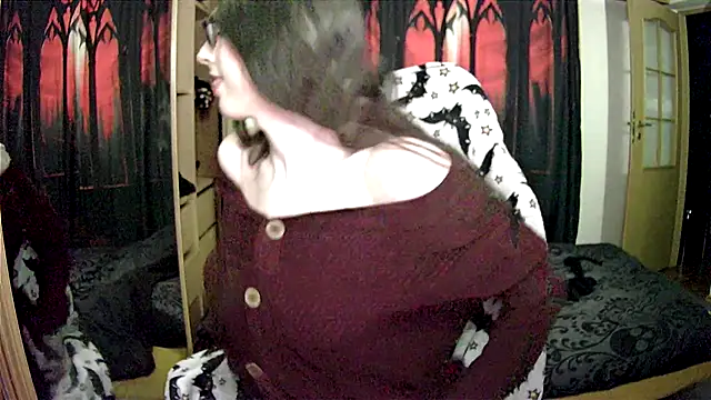 Snapshot of bluerose00 chatting on 01/15/25, 08:26 bluerose00 online show from 01/15/25, 08:26