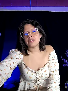 Snapshot of ShyVibes_ chatting on 02/01/25, 10:23 ShyVibes  online show from 02/01/25, 10:23
