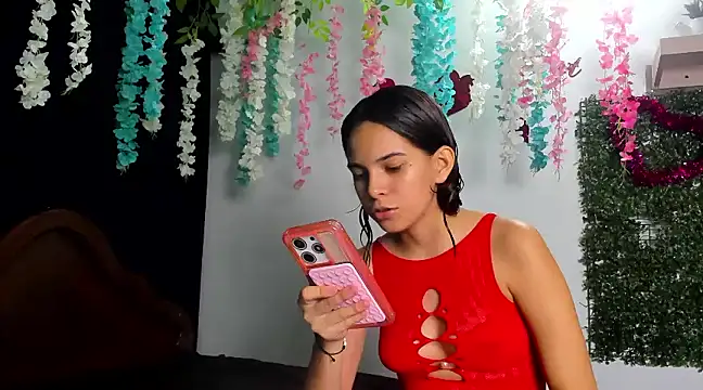 Snapshot of kattyandtom2 chatting on 03/05/25, 01:31 kattyandtom2 online show from 03/05/25, 01:31