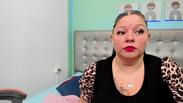 selena castillo online show from 03/05/25, 04:02