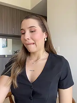 SophieRaily  online show from 03/18/25, 08:59