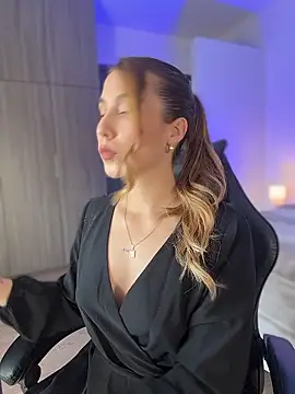 SophieRaily  online show from 01/09/26, 08:43