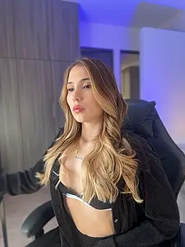 SophieRaily  online show from 01/13/26, 06:57