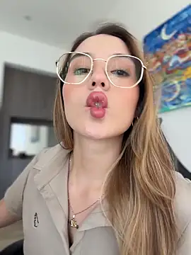 SophieRaily  online show from 03/18/26, 10:02