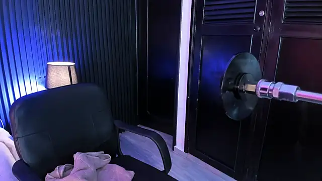 MiiaaMoonroee online show from 04/14/26, 05:24