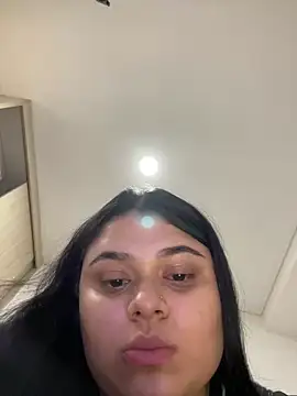 alissonfernandez  online show from 02/22/25, 04:51