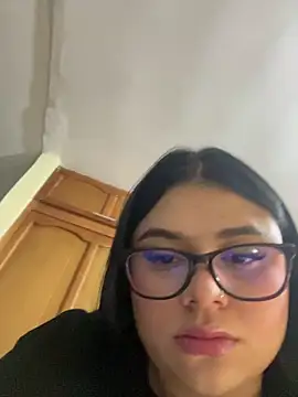 alissonfernandez  online show from 09/12/25, 11:04