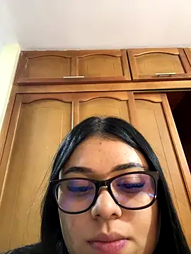 alissonfernandez  online show from 09/19/25, 04:36