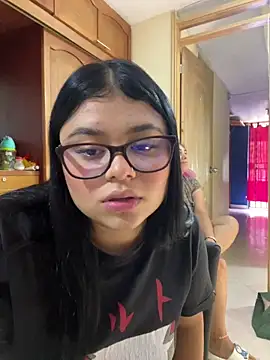 alissonfernandez  online show from 10/18/25, 04:30