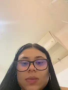 alissonfernandez  online show from 04/15/26, 11:38