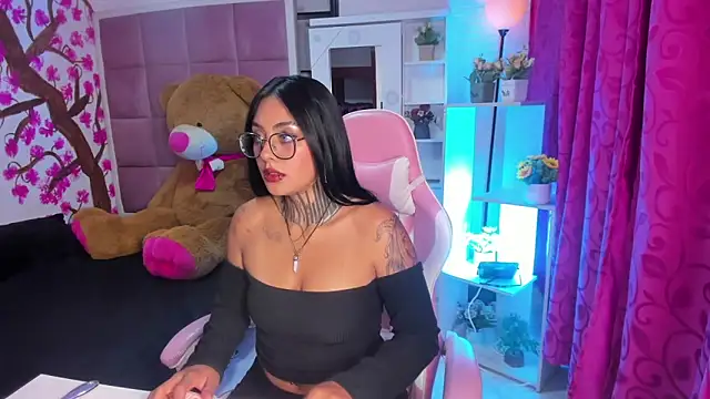 Snapshot of Lovely_celeste chatting on 05/20/26, 02:23 Lovely celeste online show from 05/20/26, 02:23