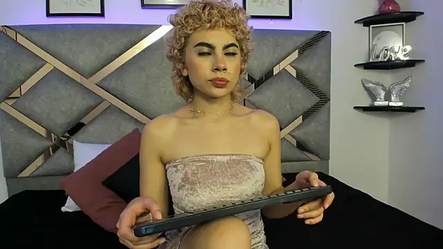 Snapshot of marian_pinzon chatting on 02/26/25, 02:37 marian pinzon online show from 02/26/25, 02:37