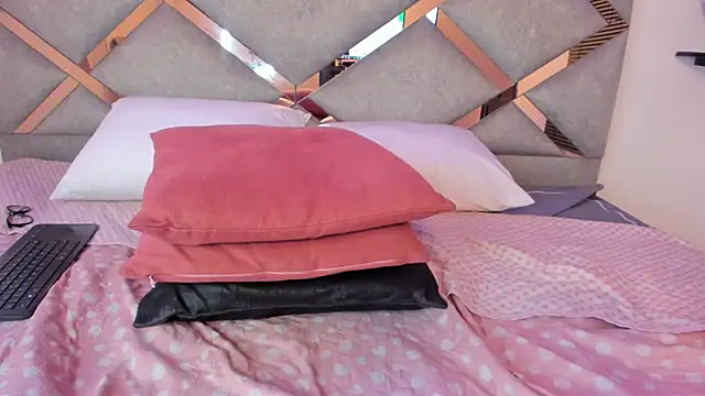 Snapshot of marian_pinzon chatting on 02/28/25, 08:53 marian pinzon online show from 02/28/25, 08:53