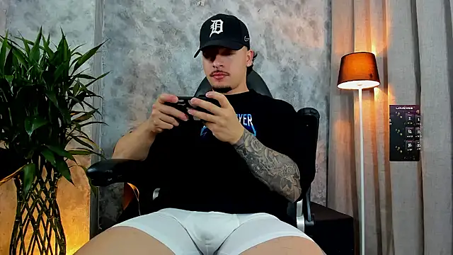 boyc022  online show from 11/28/25, 12:35