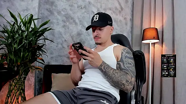 boyc022  online show from 03/07/26, 01:57