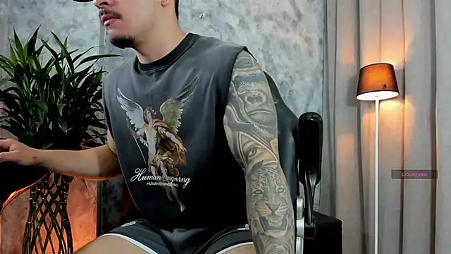 boyc022  online show from 04/15/26, 12:45