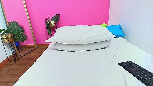 hornybarelylegalgirl online show from 01/09/25, 09:58