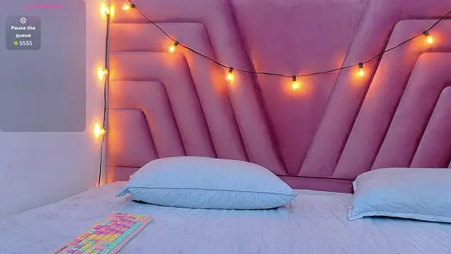 hornybarelylegalgirl online show from 10/21/25, 02:56