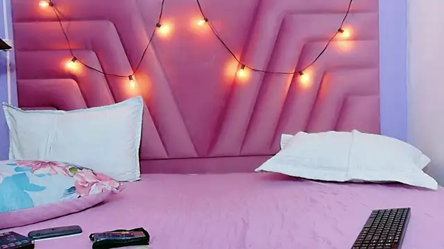 hornybarelylegalgirl online show from 04/11/26, 12:31