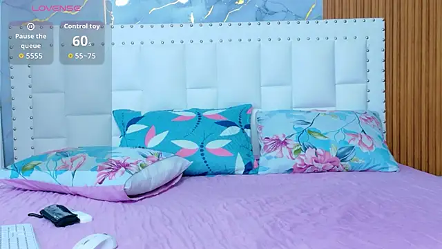 hornybarelylegalgirl online show from 04/13/26, 12:32