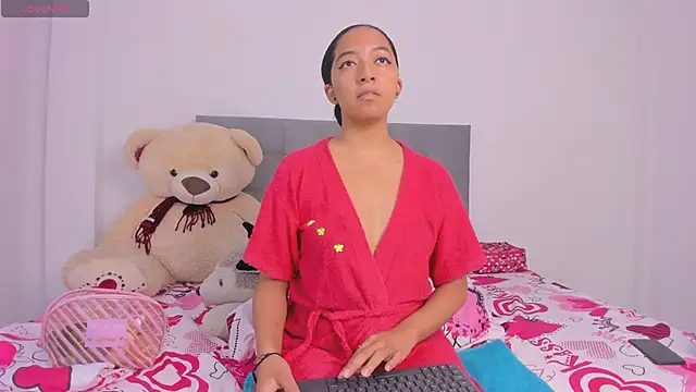 NAHOMI MILLER online show from 01/04/25, 10:13