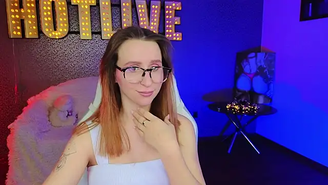 AliceBYKiss online show from 12/13/24, 04:05