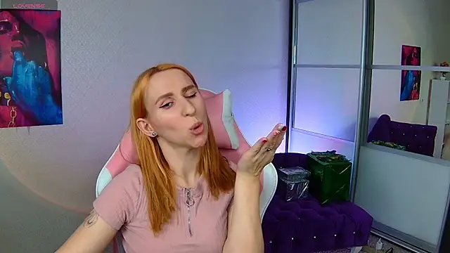 AliceBYKiss online show from 01/10/25, 07:11