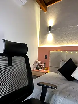 AniiRose online show from 10/03/25, 11:57