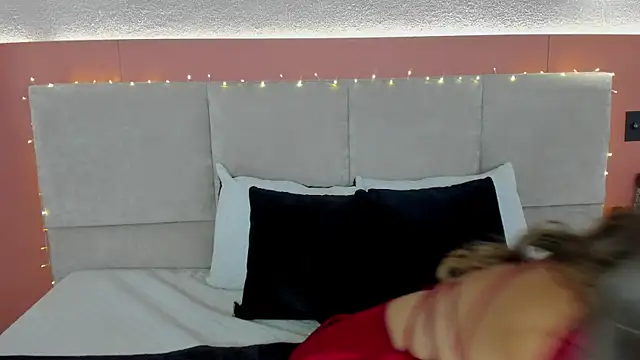 AniiRose online show from 12/05/25, 01:25