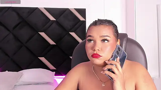 Carolina Evanss online show from 03/27/26, 03:56