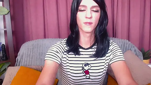 Snapshot of _CRYSTAL_tgirl chatting on 12/04/24, 12:36 CRYSTAL tgirl online show from 12/04/24, 12:36